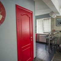 Фотографии отеля Loft78 Red Doors Apartment